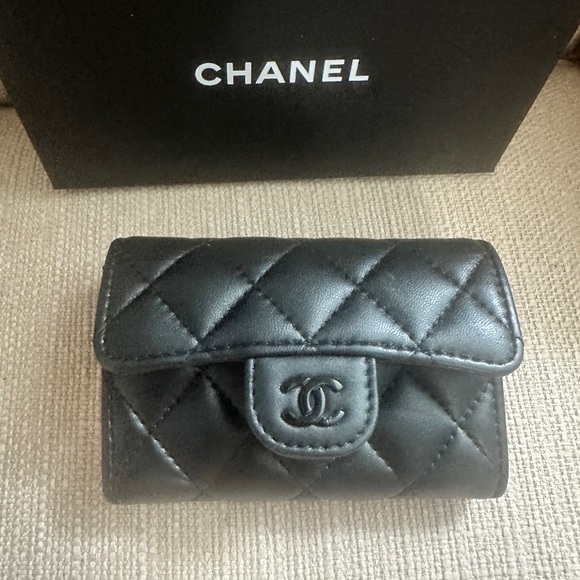 CHANEL Black Quilted Card Holder - Picture 1 of 7